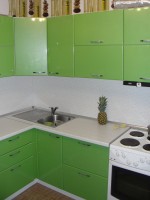 Кухня Еще одна кухня зеленый металлик, белый узор - центр