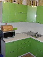 Кухня Еще одна кухня зеленый металлик, белый узор - лево